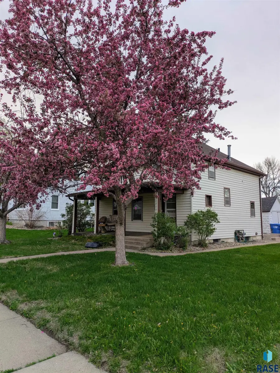 1426 E 17th St, Sioux Falls, SD 57104 - #2