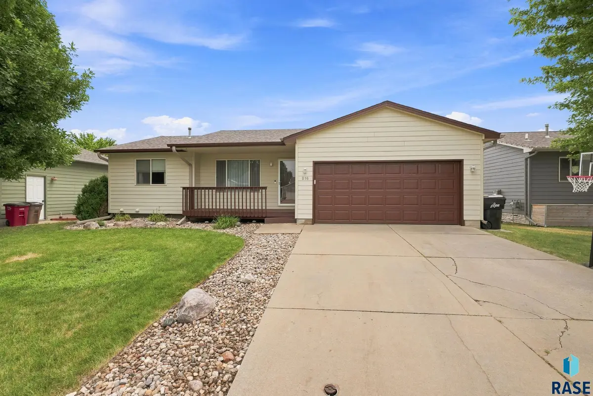 816 S Wheatland Ave, Sioux Falls, SD 57106 - #1