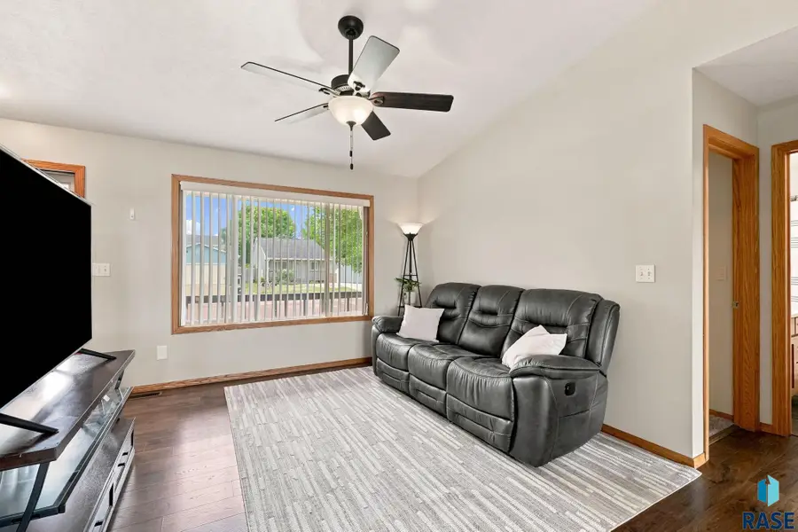 816 S Wheatland Ave, Sioux Falls, SD 57106 - #3