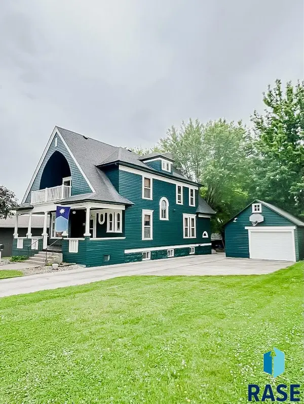 323 W Main St, Luverne, MN 56156