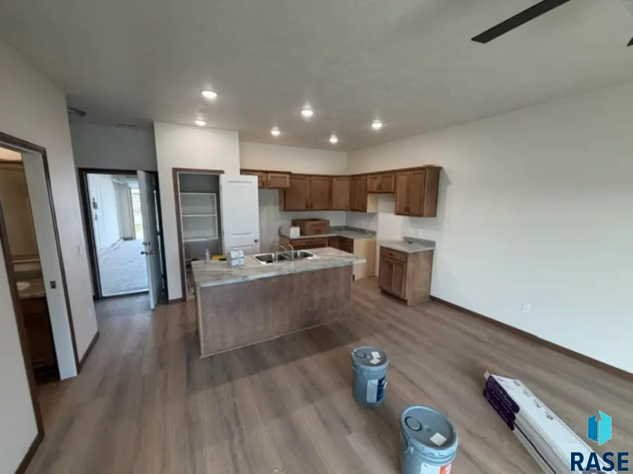9424 W Tunis Dr, Sioux Falls, SD 57106 - #2