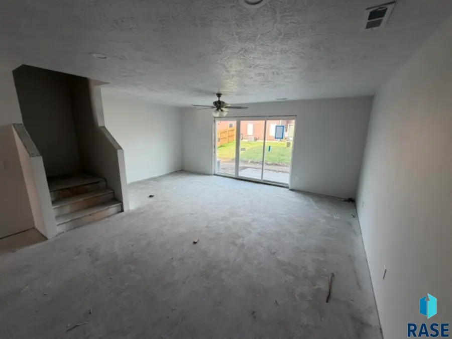 3603 S Joanne Ave, Sioux Falls, SD 57106 - #3