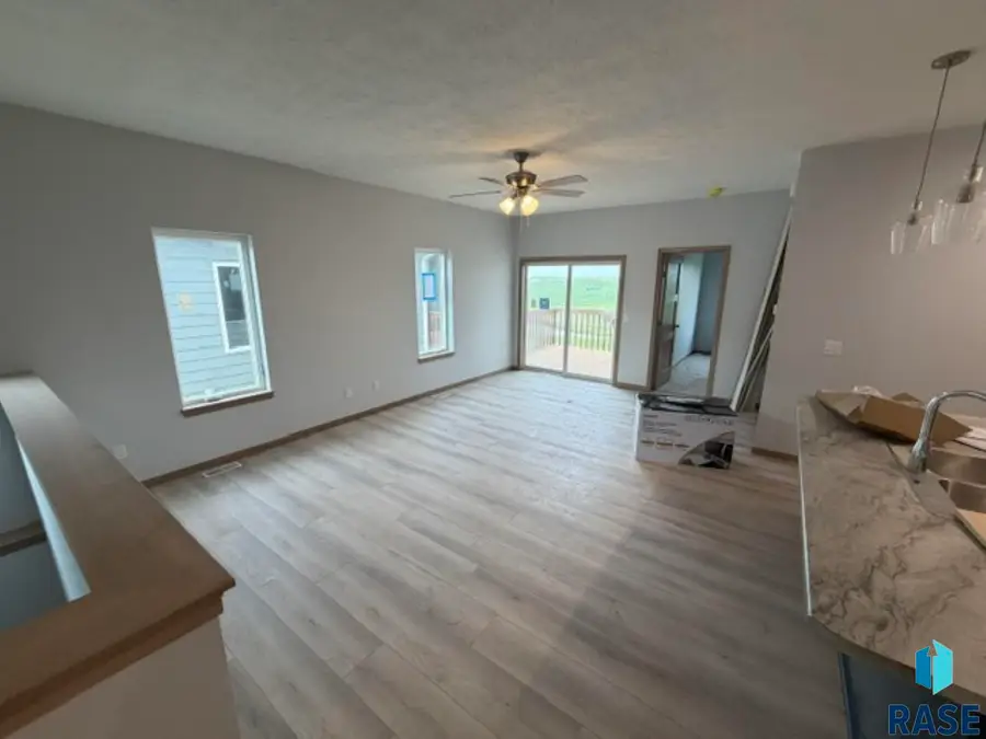 3609 S Heather Ave, Sioux Falls, SD 57106 - #3