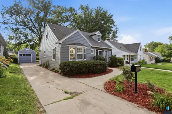 915 S 4th Ave, Sioux Falls, SD 57104