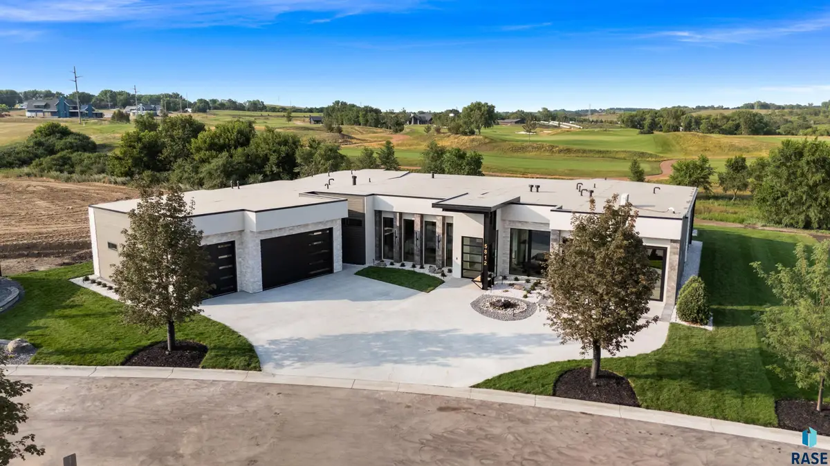 5812 N Mapleton Pl, Sioux Falls, SD 57104 - #1