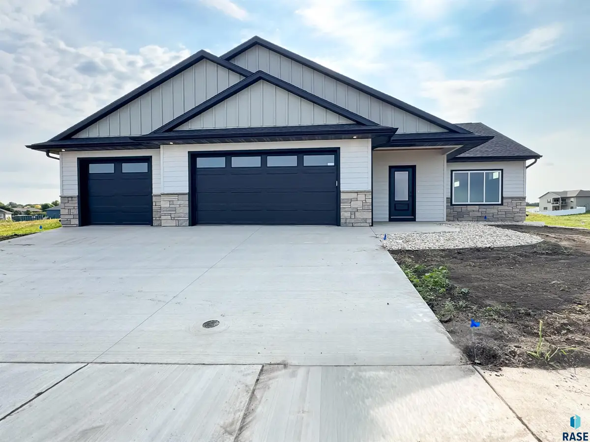 212 W Willow Trl, Crooks, SD 57020 - #1
