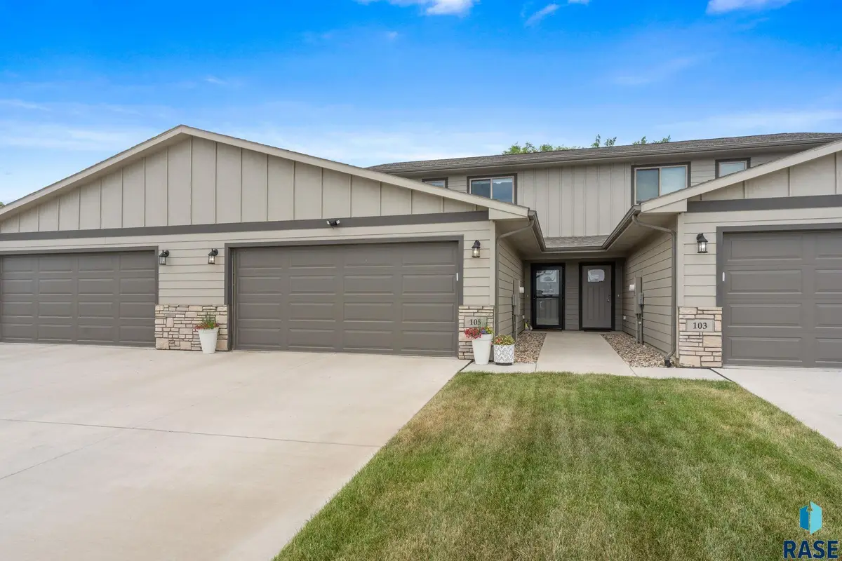 105 E Countryside Ave, Lennox, SD 57039 - #1