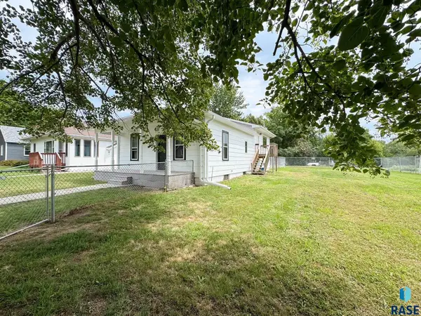 108 N 2nd Ave, Crooks, SD 57020