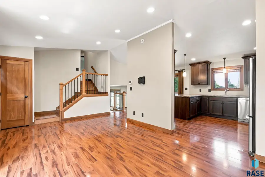 912 S Gardner Dr, Sioux Falls, SD 57103 - #2