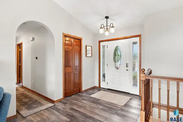 7521 S Hughes Ave, Sioux Falls, SD 57108