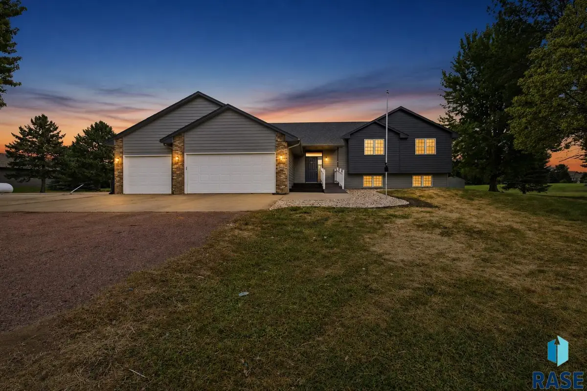 26786 Country Acres Dr, Sioux Falls, SD 57106 - #1