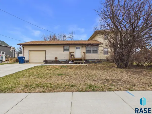 404 W 1st Ave, Lennox, SD 57039