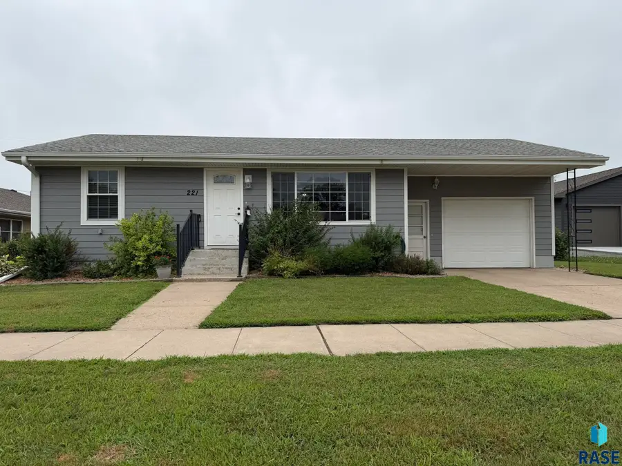 221 N 3rd St, Emery, SD 57332 - #2