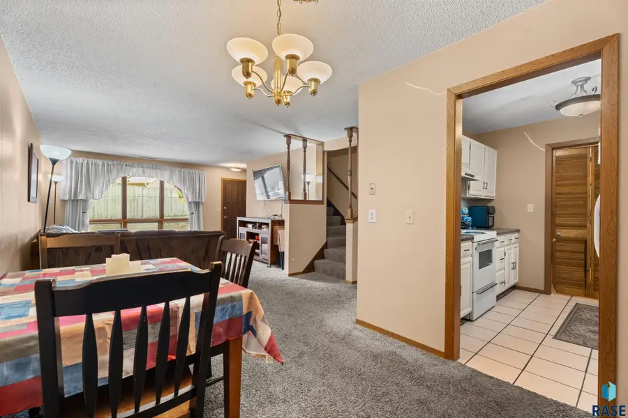 423 S Thompson Ave, Sioux Falls, SD 57103 - #3