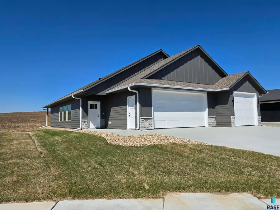 205 N Wildcat Dr, Sioux Falls, SD 57110 - #2
