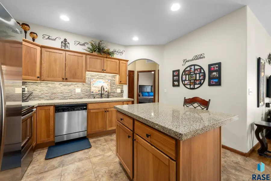 201 Emmett Trl, Harrisburg, SD 57032 - #3