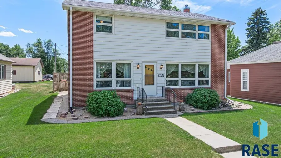 213 E 2nd St, Jasper, MN 56144 - #2