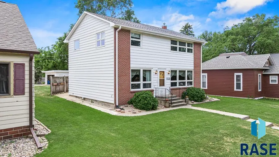 213 E 2nd St, Jasper, MN 56144 - #3