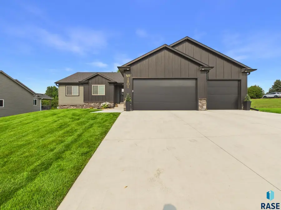 1801 S Firefly Dr, Sioux Falls, SD 57110 - #2