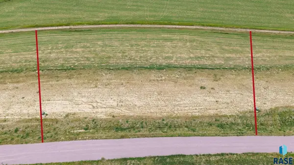 2 Arthur Ln, Renner, SD 57055