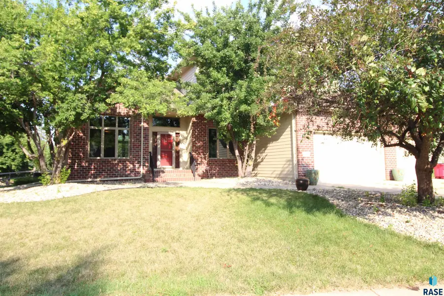 5800 S Shadow Ridge Ave, Sioux Falls, SD 57108 - #2