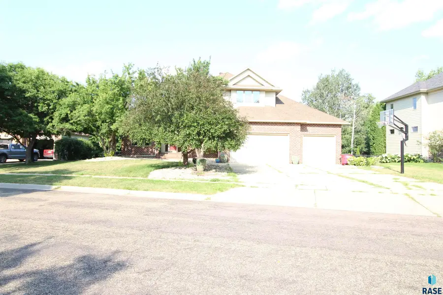 5800 S Shadow Ridge Ave, Sioux Falls, SD 57108 - #3