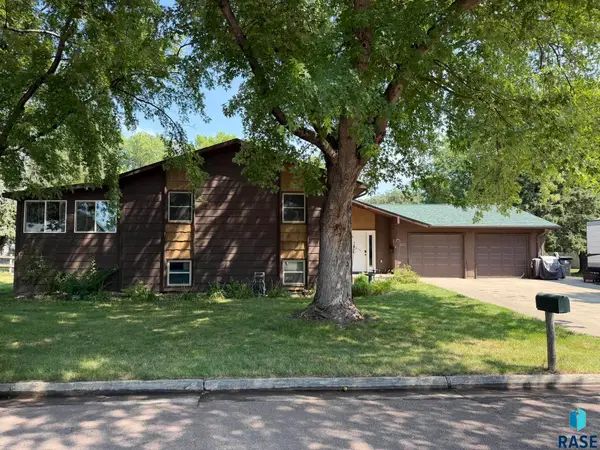 202 W 3rd St, Marion, SD 57043