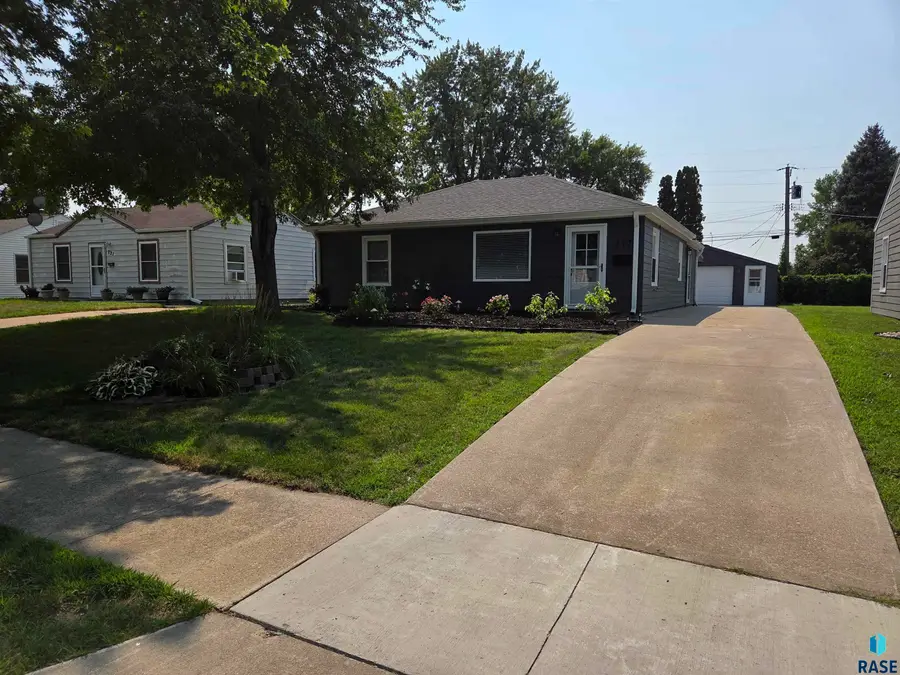 717 S Williams Ave, Sioux Falls, SD 57104 - #2
