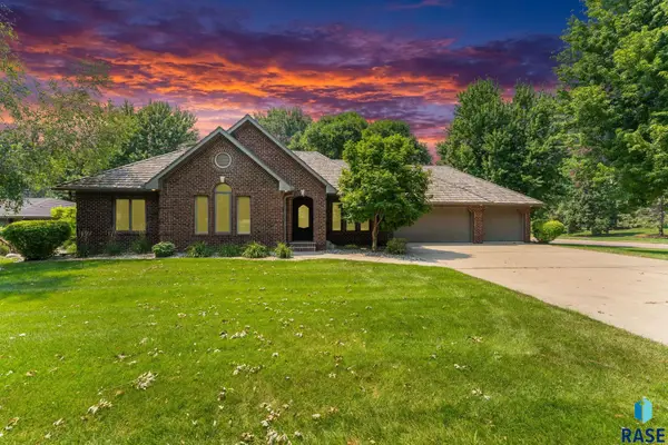 S Sand Cherry Cir, Sioux Falls, SD 57108