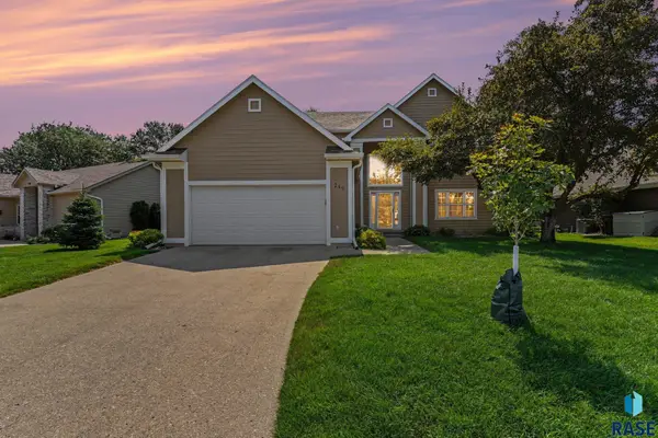 246 Levee Trl, Dakota Dunes, SD 57049