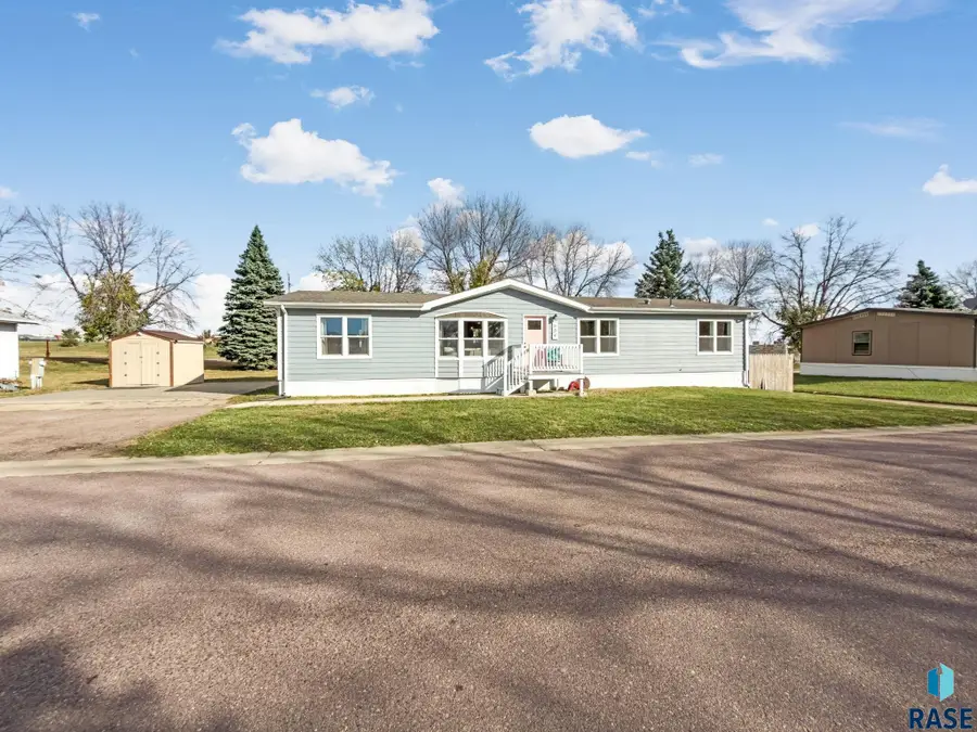 604 N Swan Pl, Sioux Falls, SD 57107 - #2