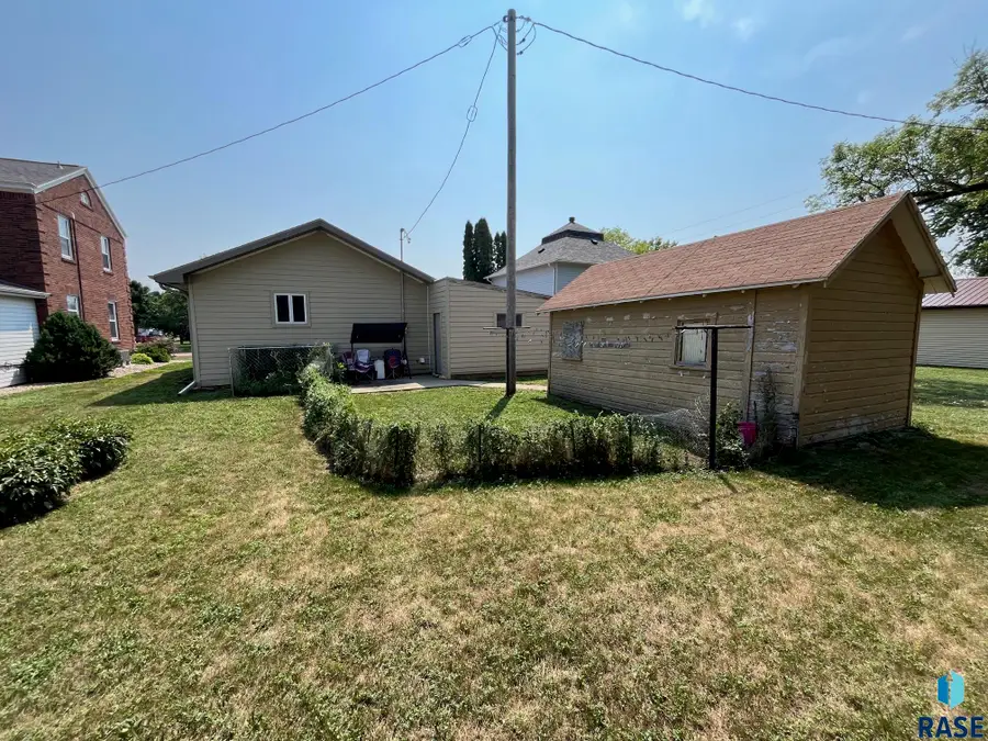 330 E Essex Ave, Salem, SD 57058 - #2