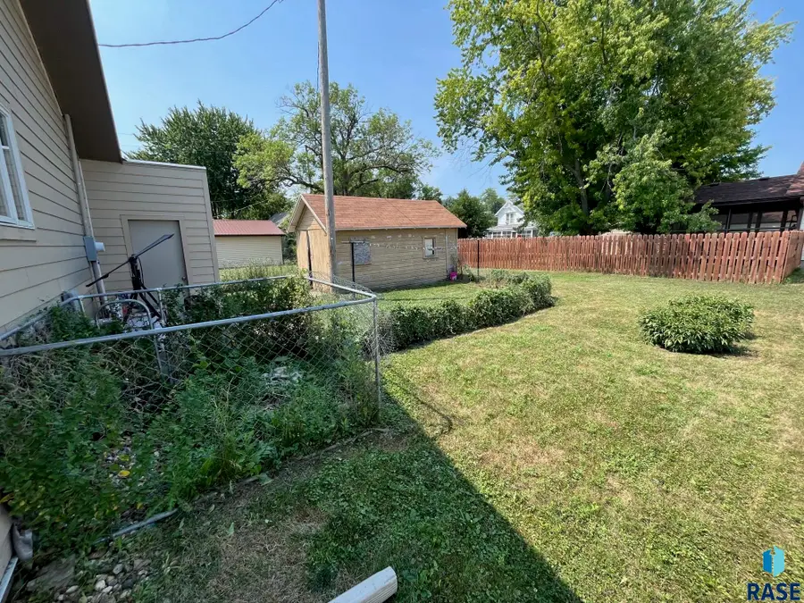 330 E Essex Ave, Salem, SD 57058 - #3