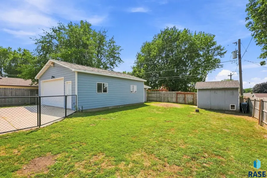 917 N Saint Paul Ave, Sioux Falls, SD 57103 - #2