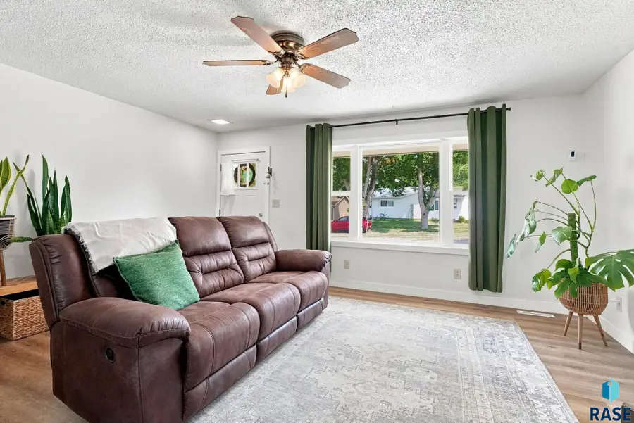 917 N Saint Paul Ave, Sioux Falls, SD 57103 - #3
