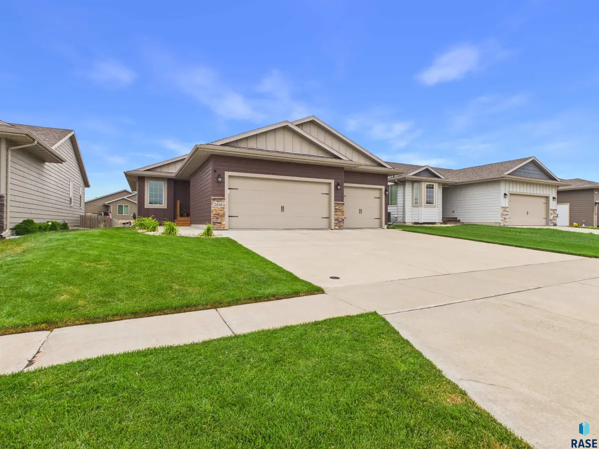 2816 S Richie Dr, Sioux Falls, SD 57106 - #1