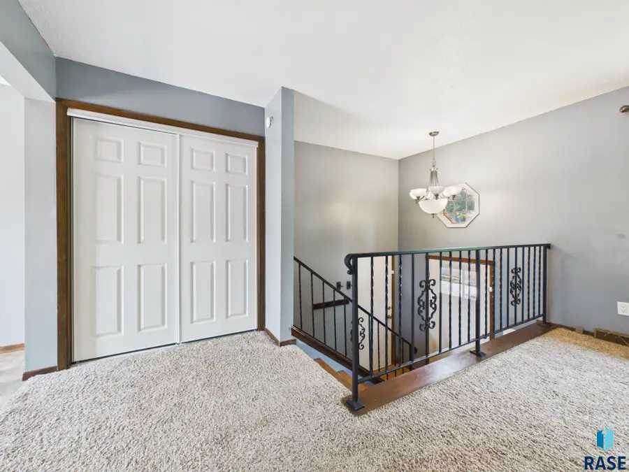 4305 S Plains Dr, Sioux Falls, SD 57106 - #2