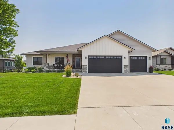 709 E Shadow Creek Ln, Sioux Falls, SD 57108