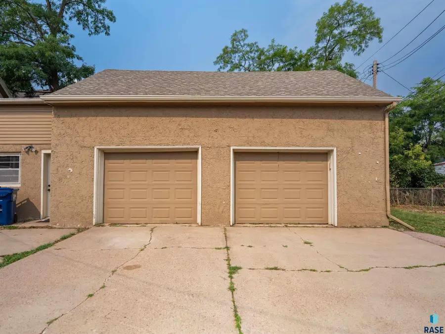 1212 W 10th St, Sioux Falls, SD 57104 - #3
