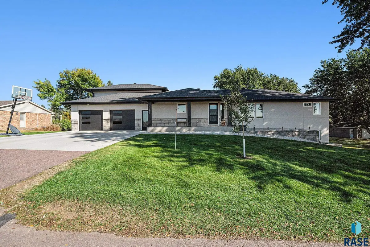 1608 S Powder House Rd, Sioux Falls, SD 57110 - #1