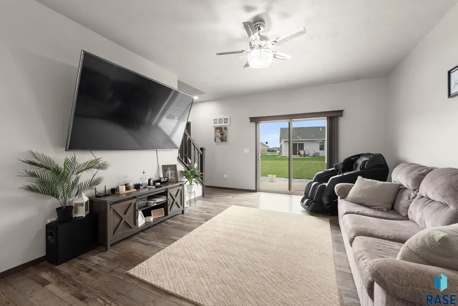647 Ross St, Harrisburg, SD 57032 - #3