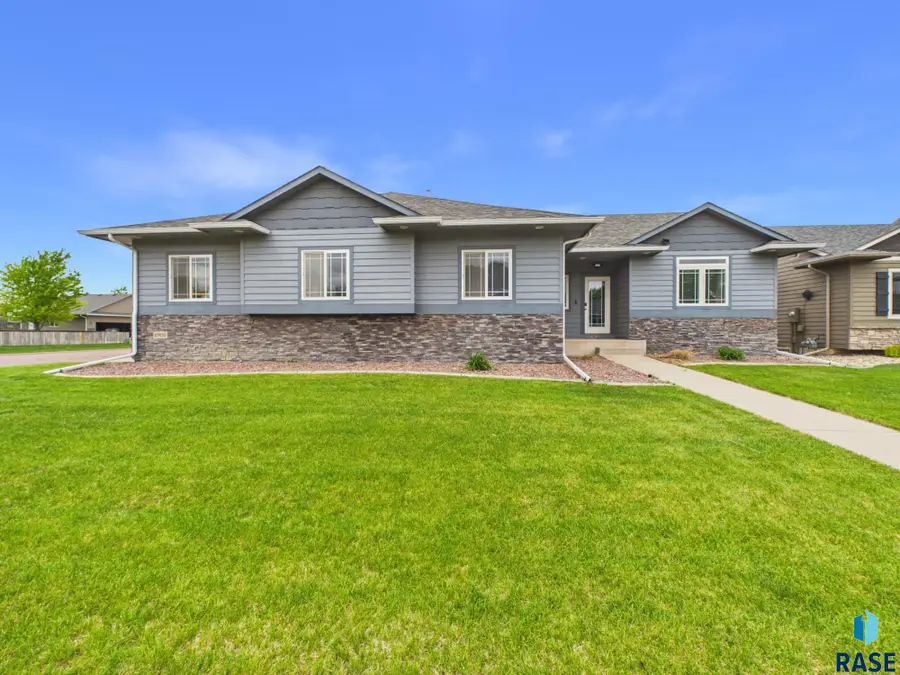 6909 S Shadow Cir, Sioux Falls, SD 57108 - #2