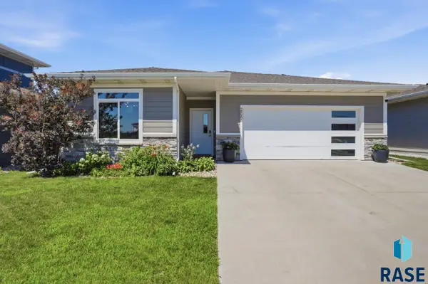 Lydia Ct, Harrisburg, SD 57032