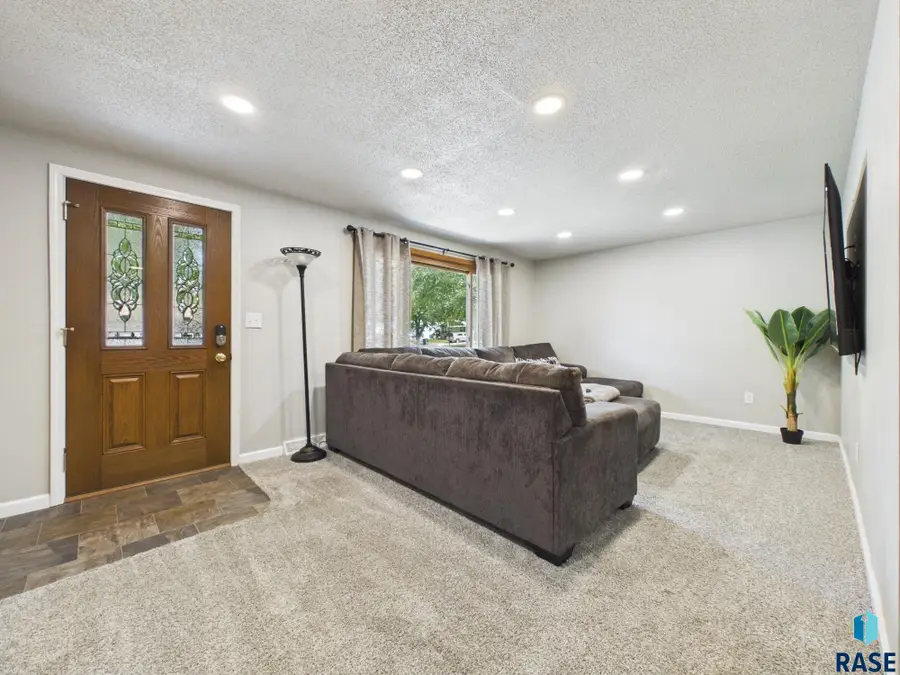 1112 Forest St, Brookings, SD 57006 - #2