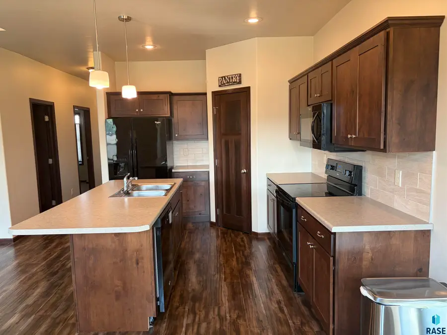 E 61st St, Sioux Falls, SD 57108 - #3
