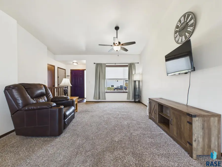 6209 N Seubert Ave, Sioux Falls, SD 57104 - #3