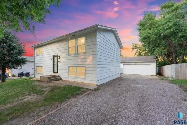 404 Maple St, Valley Springs, SD 57068