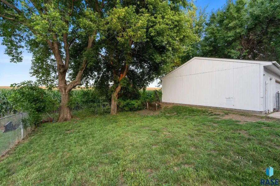 404 Maple St, Valley Springs, SD 57068 - #3