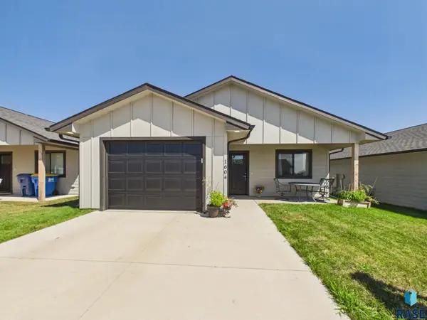 1604 N Tina Dr, Sioux Falls, SD 57110
