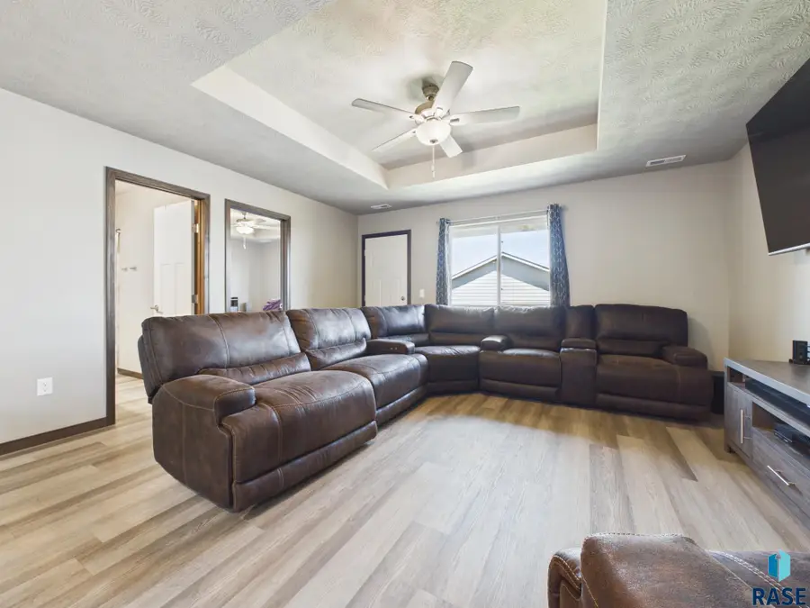 1604 N Tina Dr, Sioux Falls, SD 57110 - #3